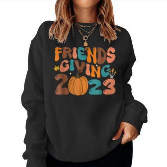 Retro Groovy Friends Giving 2023 Thanksgiving Friendsgiving Women Sweatshirt - Thegiftio UK