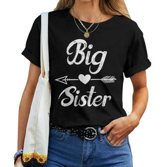 Big Sister Cute Sister Birthday Family Party Heart Arrow Women T-shirt | Mazezy