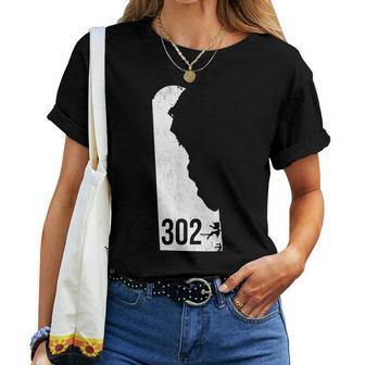 Classic 302 Delaware Pride Outline State Area Code Women Men Women T-shirt | Mazezy