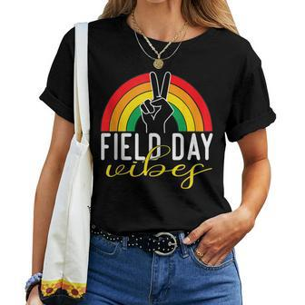 Field Day Vibes School Game Day Student Teacher 2022 Women T-shirt | Mazezy