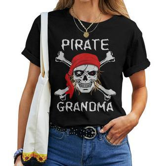 Pirate Grandma Skull & Crossbones Halloween Women T-shirt