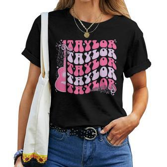 Girl Retro Taylor First Name Personalized Groovy Birthday Women T-shirt - Thegiftio UK