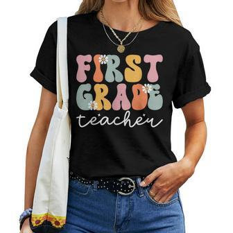 Groovy First Grade Teacher Retro 1St Day Of School Teacher Women T-shirt