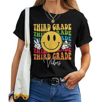 Groovy Retro Third Grade Vibes Face Teachers Back To School Women T-shirt | Mazezy