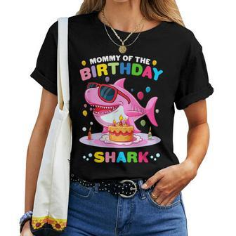 Mommy Of The Shark Birthday Mom Matching Family Women T-shirt | Mazezy DE