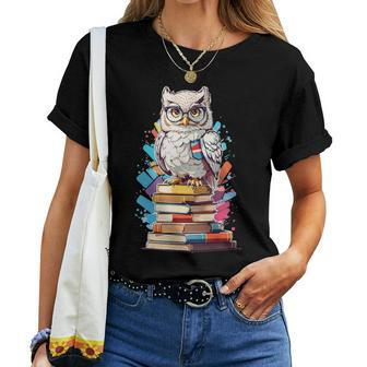 Owl Teacher Standing On Books Women T-shirt | Mazezy