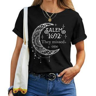 Retro 1692 They Missed One Witch Salem 1692 Halloween Witch Women T-shirt - Monsterry DE