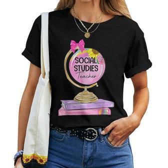 Social Studies Teacher Earth Globe Welcome Back To School Women T-shirt | Mazezy