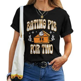 Thanksgiving Pregnancy Eating Pie Two Announce Mom Women Women T-shirt - Seseable