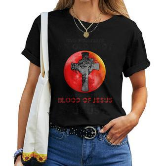 Never Underestimate Old Lady Covered By Blood Of Jesus Women T-shirt - Thegiftio UK