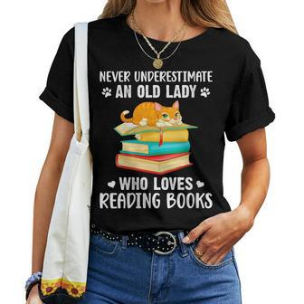 Never Underestimate An Old Lady Who Loves Reading Books Cat Women T-shirt - Monsterry DE