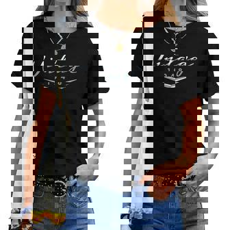 Vintage Classic Car 1948 70Th Birthday Idea 70Th Birthday Women T-shirt | Mazezy