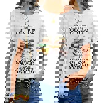 An Old Lady Who Reads Many Books And Was Born In November Women T-shirt | Seseable UK