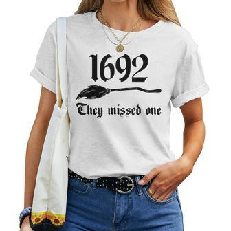 Retro Salem 1692 They Missed One Witch Halloween Women T-shirt - Seseable