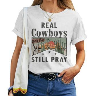 Western Boho Christian Faith-Based Real Cowboys Still Pray Women T-shirt | Mazezy DE