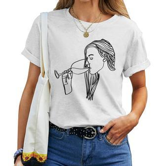 Woman Wine Outline Vintage Champagne Drinker Women T-shirt - Seseable