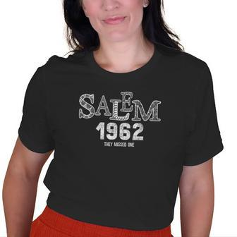 Vintage Salem 1692 They Missed One Halloween Outfit Family Old Women T-shirt | Mazezy