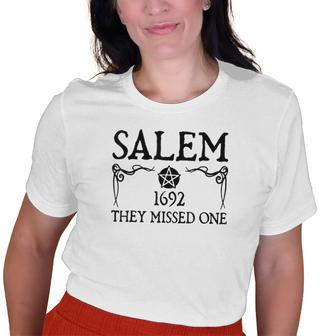 Vintage Halloween Costume Salem 1692 They Missed One Old Women T-shirt | Mazezy