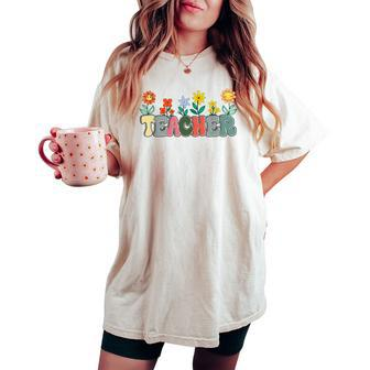 Daisy Flower Teacher Inspirational Elementary School Women's Oversized Comfort T-shirt | Mazezy
