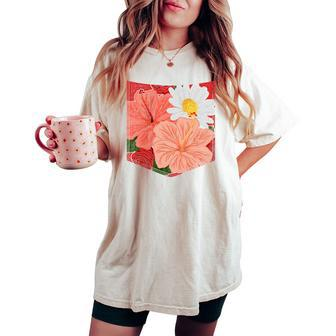 Flower Blossom Hibiscus Daisy Floral Pocket Botanical Women's Oversized Comfort T-shirt | Mazezy