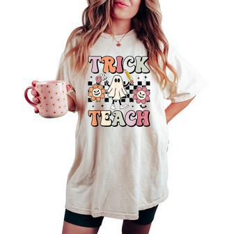 Groovy Teacher Halloween Trick Or Teach Ghost Spooky Season Women's Oversized Comfort T-shirt - Thegiftio UK