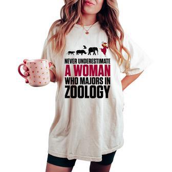 Never Underestimate A Woman Who Majors In Zoology Women's Oversized Comfort T-shirt - Thegiftio UK