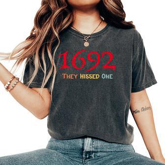 1692 They Missed One Vintage Salem Halloween Women's Oversized Comfort T-Shirt | Mazezy CA