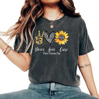 Daisy Peace Love Cure Rare Disease Day Women's Oversized Comfort T-shirt | Mazezy
