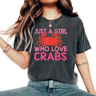 Girls-Love-Crab Eating-Macaque Crab-Crawfish-Lover Women's Oversized Comfort T-Shirt | Mazezy UK