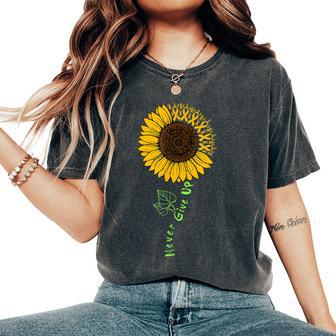 Never Give Up Breast Cancer Sunflower Women's Oversized Comfort T-shirt | Mazezy