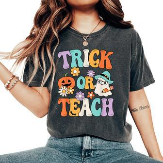 Groovy Halloween Trick Or Teach Retro Pumpkin Ghost Teacher Women's Oversized Comfort T-Shirt - Monsterry DE