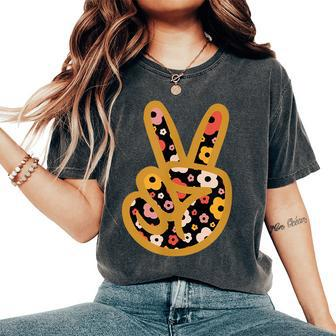 Groovy Peace Sign Retro Daisy 70S Hippie Vintage Women's Oversized Comfort T-shirt | Mazezy