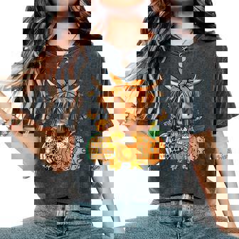 Highland Cow Fall And Leaves Pumpkins Autumn Thanksgiving Women's Oversized Comfort T-Shirt | Mazezy