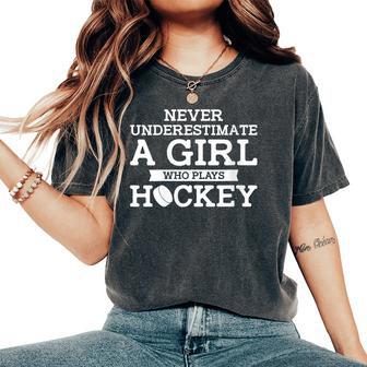 Hockey Never Underestimate A Girl Who Plays Hockey Women's Oversized Comfort T-Shirt - Thegiftio UK