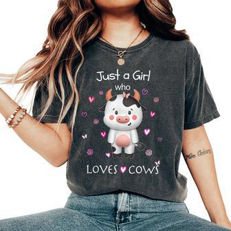 Just A Girl Who Loves Cows Cute Cow Lover Farmer Farm Women's Oversized Comfort T-shirt | Mazezy
