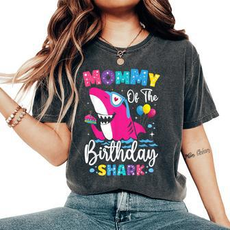 Mommy Of The Shark Birthday Mom Matching Family Women's Oversized Comfort T-Shirt | Mazezy AU