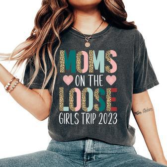 Moms On The Loose Girls Trip 2023 Weekend Trip Women's Oversized Comfort T-Shirt - Thegiftio UK