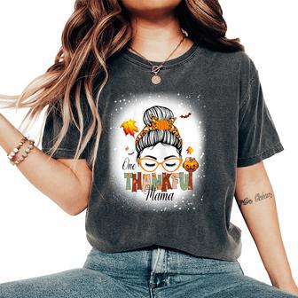 One Thankful Mama Messy Bun Fall Autumn Thanksgiving Women's Oversized Comfort T-Shirt - Seseable