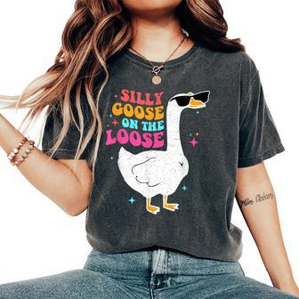 Silly Goose On The Loose Retro Vintage Groovy Women's Oversized Comfort T-Shirt - Seseable