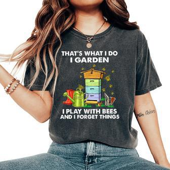 That's What I Do I Garden I Play With Bees And I Forget Women's Oversized Comfort T-Shirt - Thegiftio UK