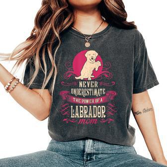 Never Underestimate Power Of Labrador Mom Women's Oversized Comfort T-Shirt - Seseable