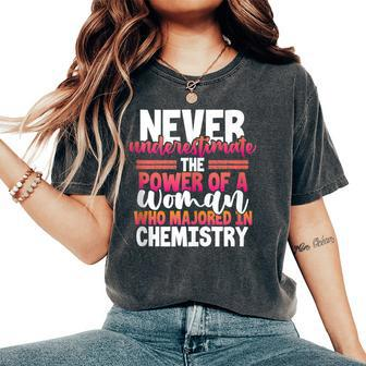 Never Underestimate A Woman Who Majored In Chemistry Women's Oversized Comfort T-Shirt - Thegiftio UK