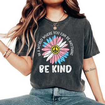 World Be Kind Transgender Daisy Peace Hippie Trans Lgbt Gift Women's Oversized Graphic Print Comfort T-shirt