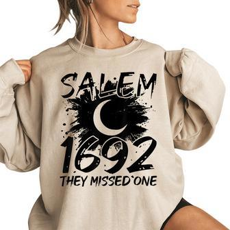 Vintage Salem 1692 They Missed One Halloween Salem 1692 Women's Oversized Sweatshirt | Mazezy
