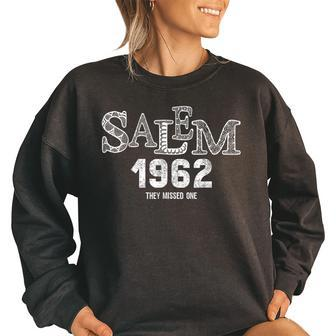 Vintage Salem 1692 They Missed One Halloween Outfit Family Women's Oversized Sweatshirt | Mazezy