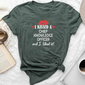 I Kissed A Chief Knowledge Officer Married Dating An Bella Canvas T-shirt | Mazezy AU