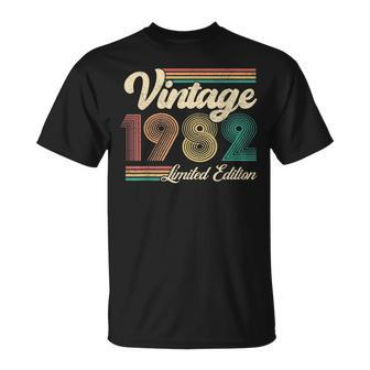 40 Year Old Gifts Born In 1982 Vintage 40Th Birthday Retro Unisex T-Shirt | Mazezy