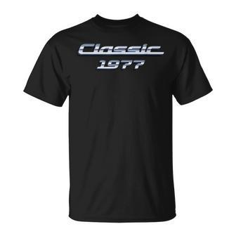Gift For 43 Year Old Vintage Classic Car 1977 43Rd Birthday Unisex T-Shirt | Mazezy AU
