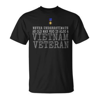 Never Underestimate An Old Man Who Is Vietnam Veteran Gift For Mens Unisex T-Shirt - Seseable