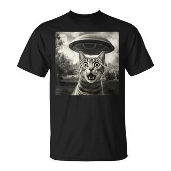 Surprised Cat And Ufo Black And White Photo 1950S Alien T-Shirt | Mazezy